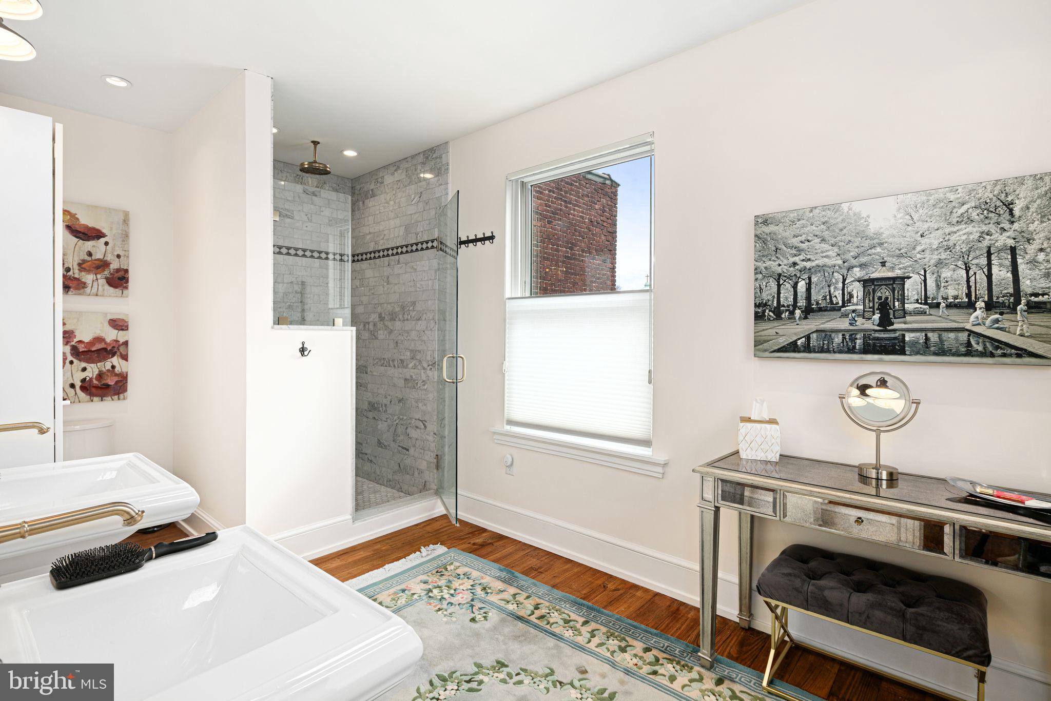 20 W Harvey St