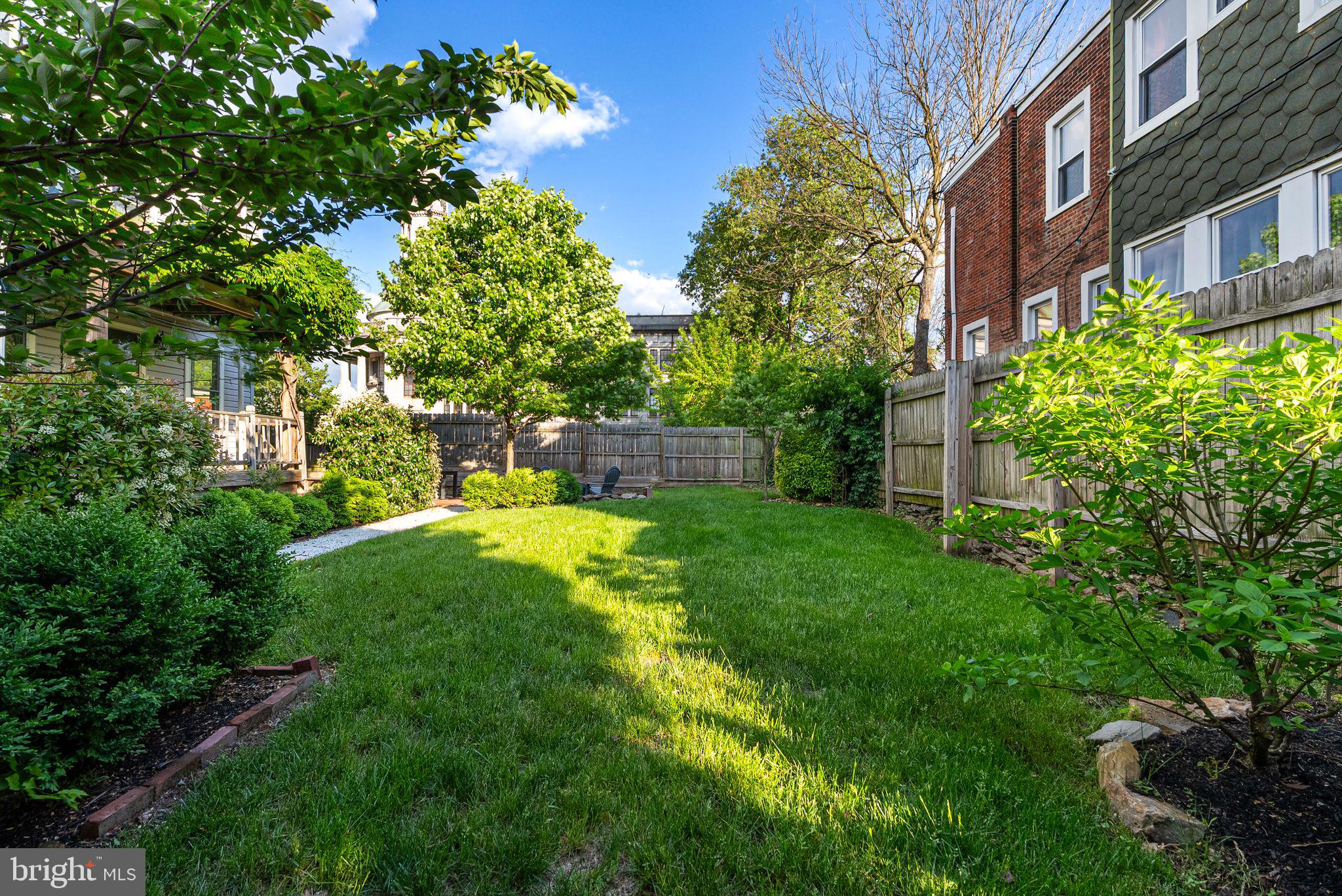 20 W Harvey St