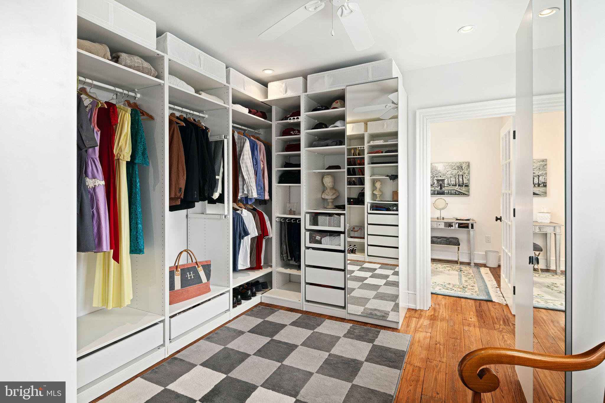 20 W Harvey St