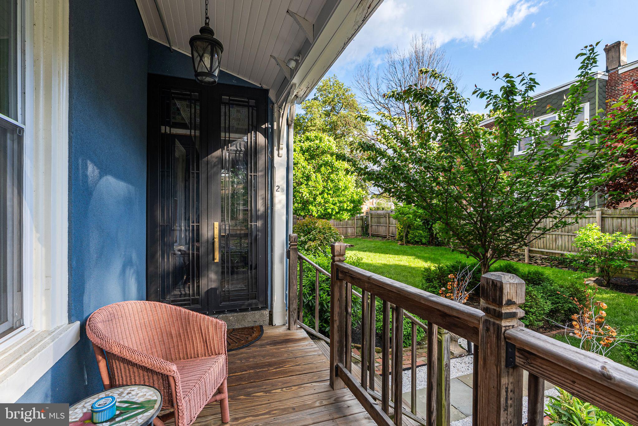 20 W Harvey St