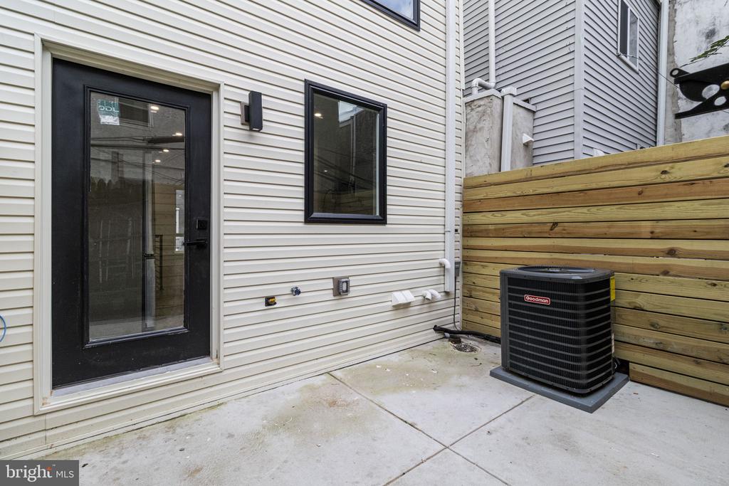 2139 SEARS STREET