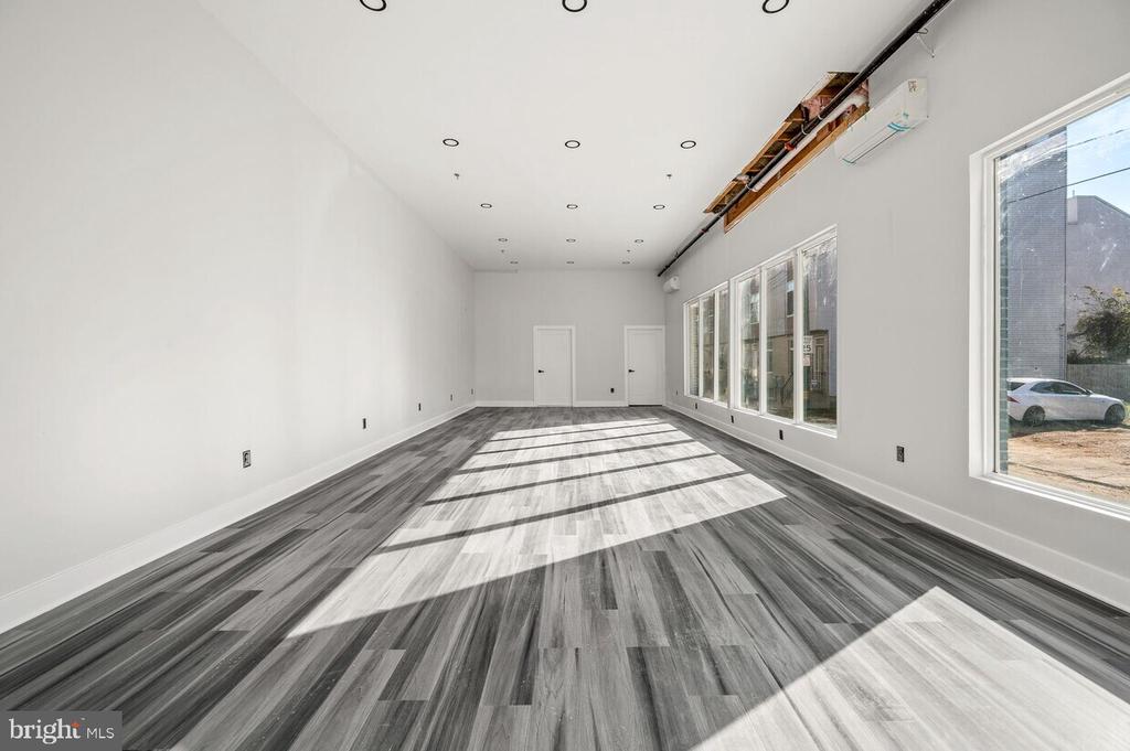 1325 N 18TH STREET COMM