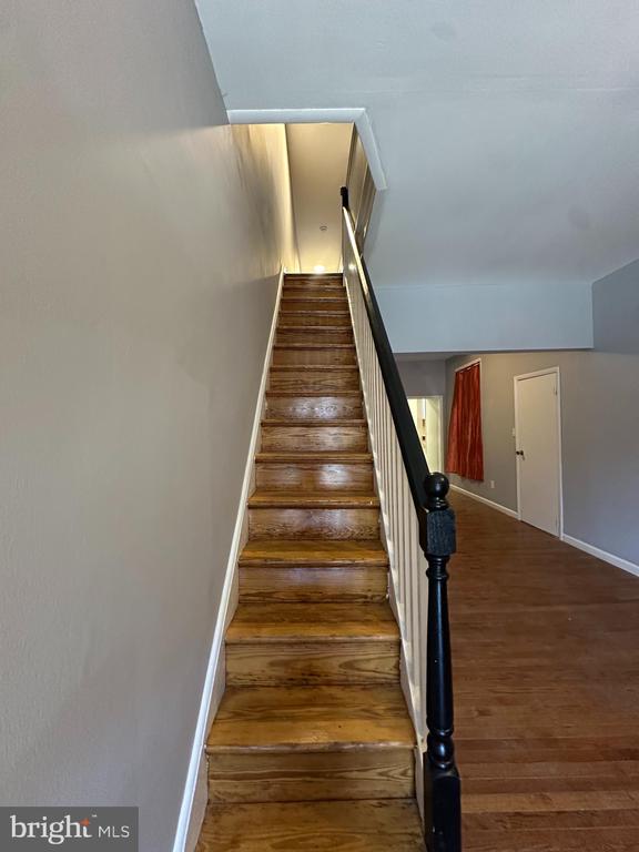 2812 EMERALD STREET