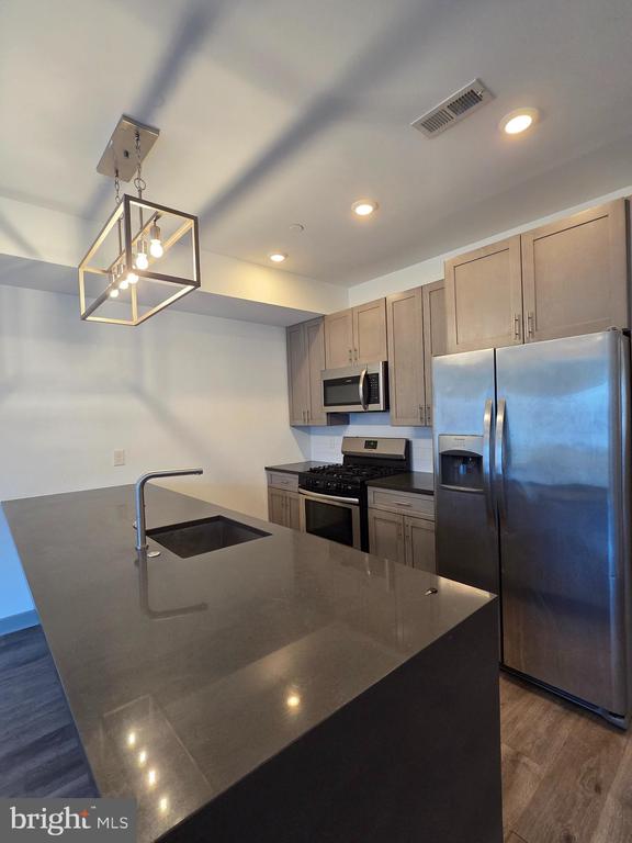 413 W BERKS STREET UNIT 2