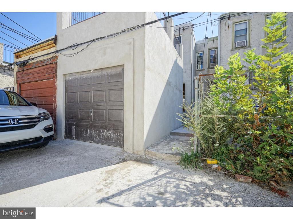 2118 S LAMBERT STREET