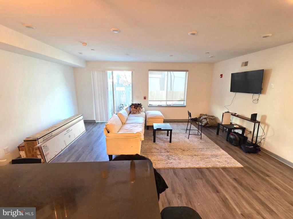 413 W BERKS STREET UNIT 1