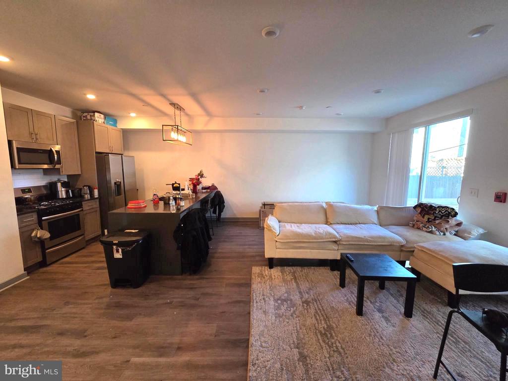 413 W BERKS STREET UNIT 1