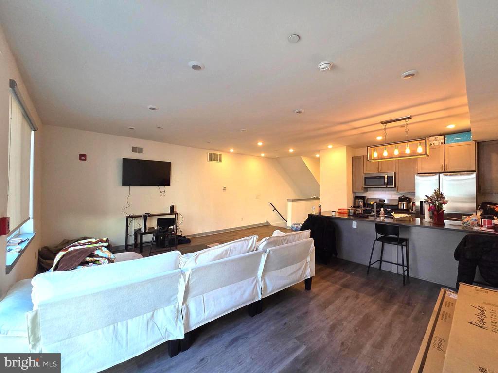 413 W BERKS STREET UNIT 1