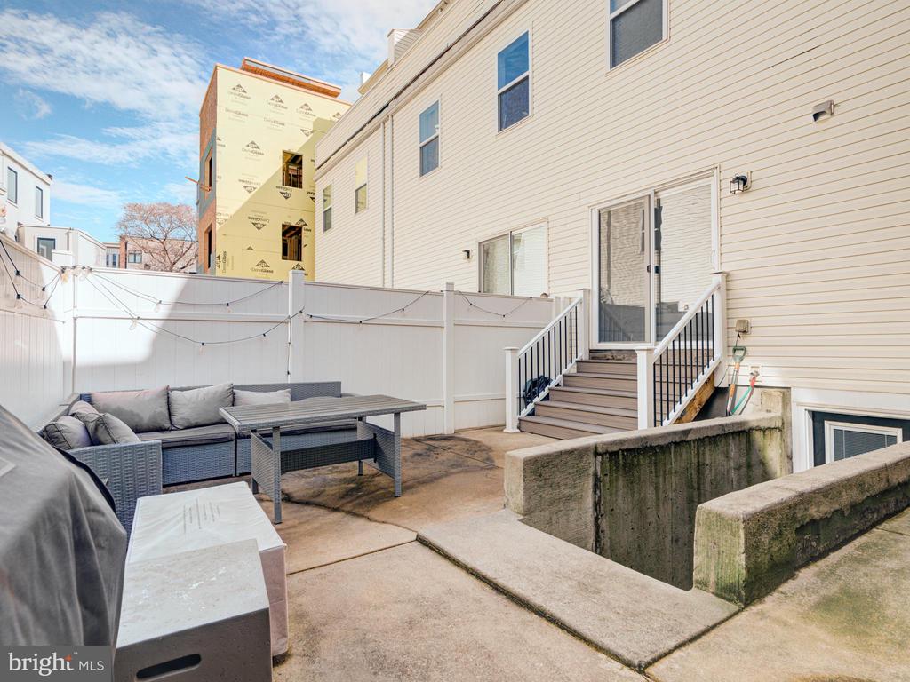 1118 E DUNTON STREET