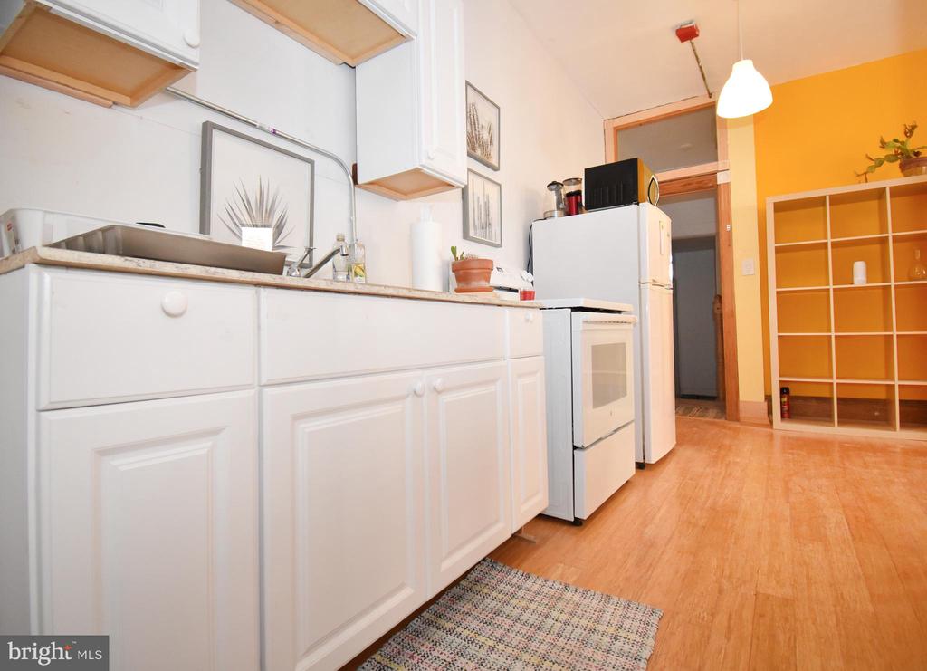 4920 WARRINGTON AVENUE Unit: 2