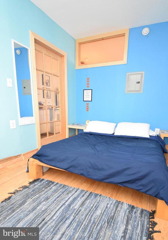 4920 WARRINGTON AVENUE Unit: 2