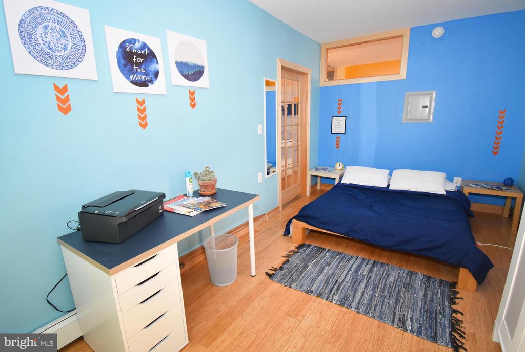 4920 WARRINGTON AVENUE Unit: 2