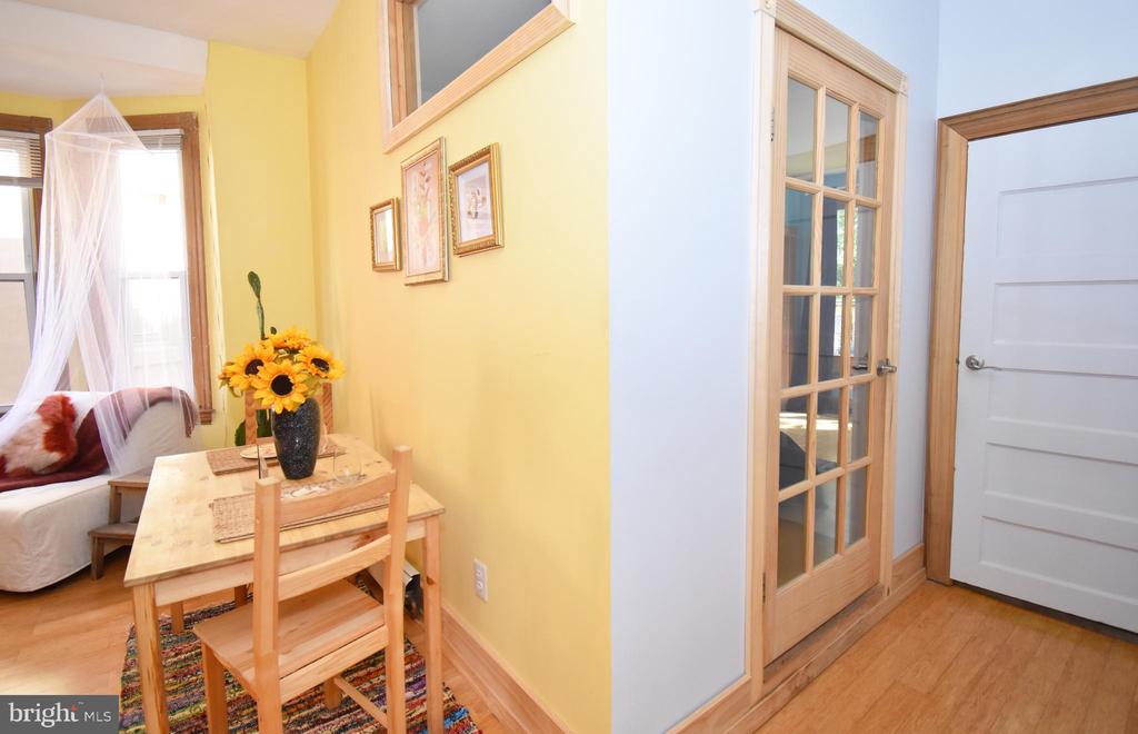 4920 WARRINGTON AVENUE Unit: 2