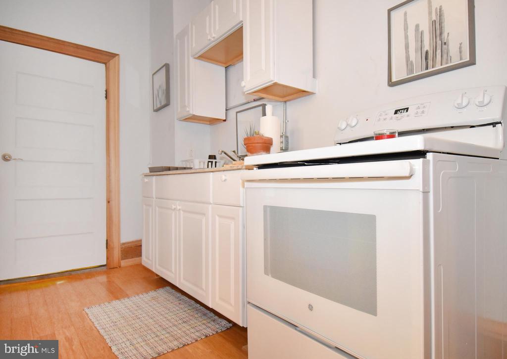 4920 WARRINGTON AVENUE Unit: 2