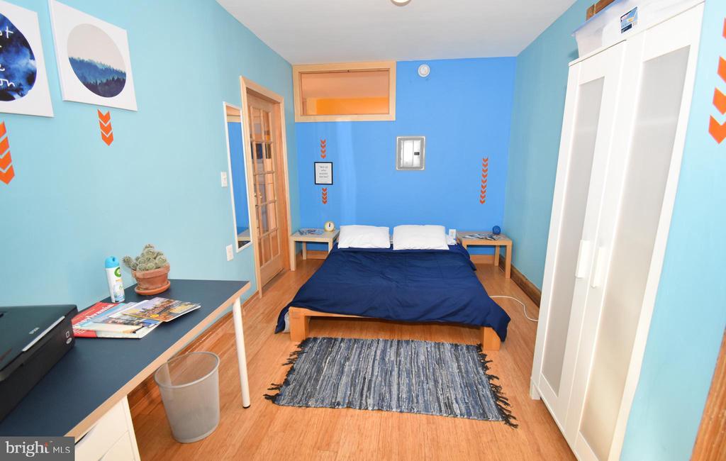 4920 WARRINGTON AVENUE Unit: 2