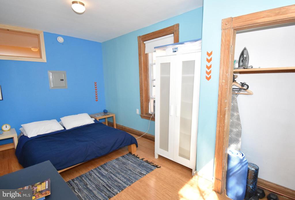 4920 WARRINGTON AVENUE Unit: 2