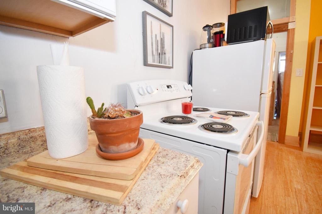 4920 WARRINGTON AVENUE Unit: 2