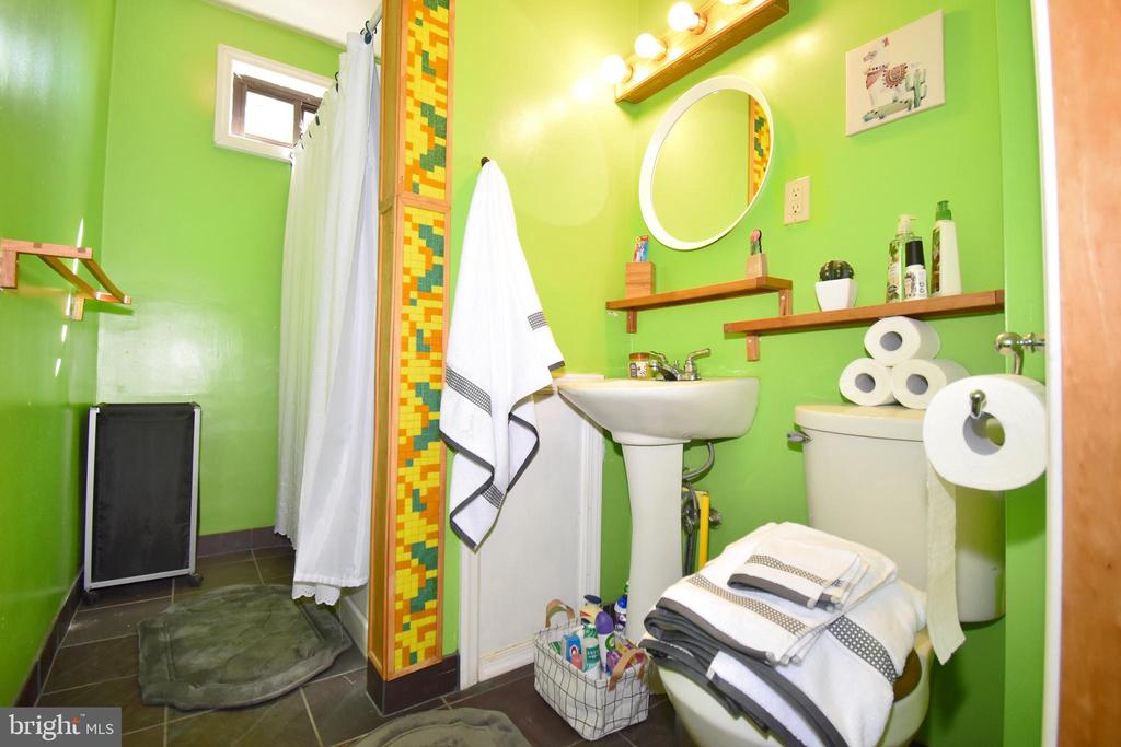 4920 WARRINGTON AVENUE Unit: 2