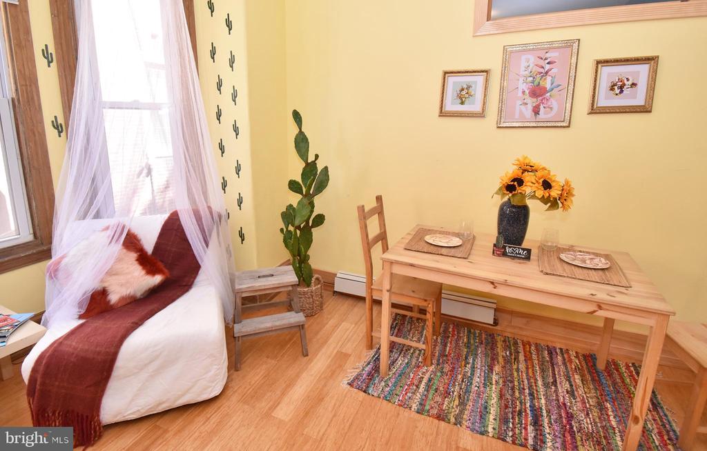 4920 WARRINGTON AVENUE Unit: 2