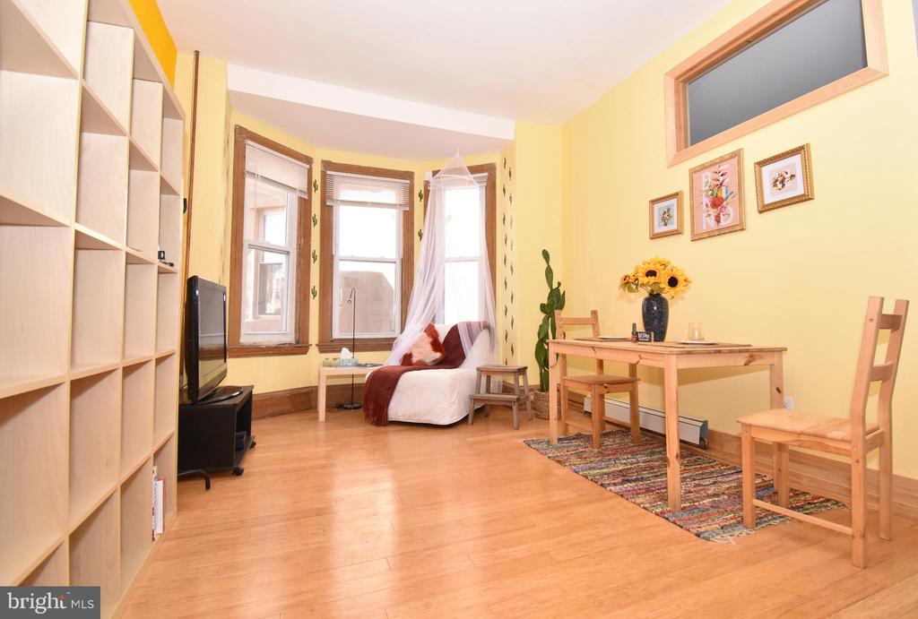 4920 WARRINGTON AVENUE Unit: 2