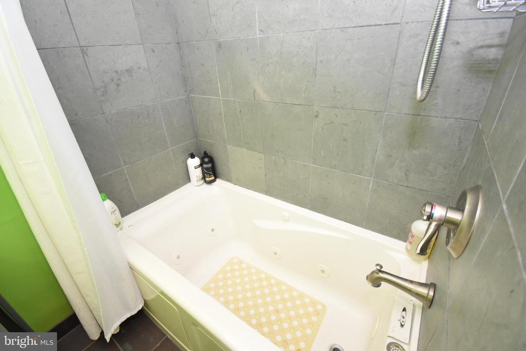 4920 WARRINGTON AVENUE Unit: 2