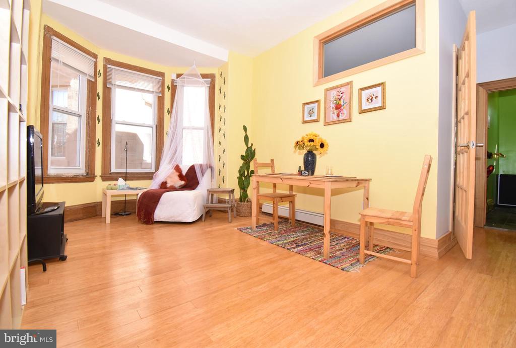 4920 WARRINGTON AVENUE Unit: 2