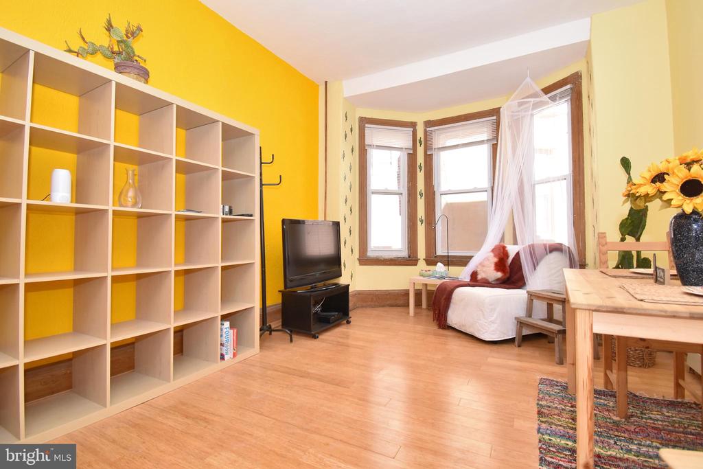 4920 WARRINGTON AVENUE Unit: 2