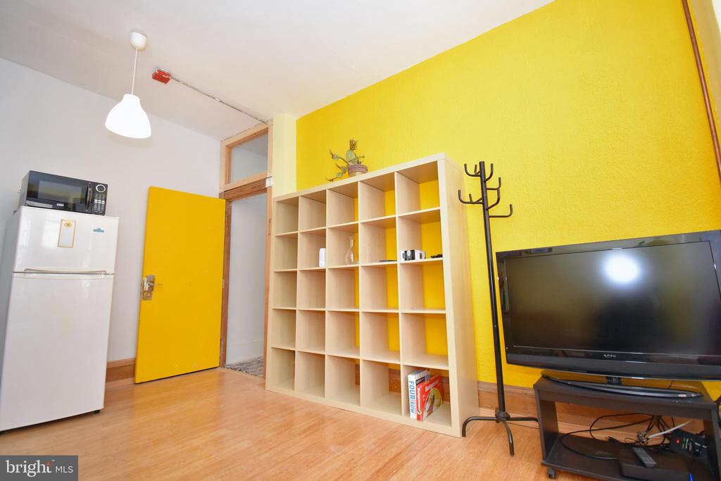 4920 WARRINGTON AVENUE Unit: 2