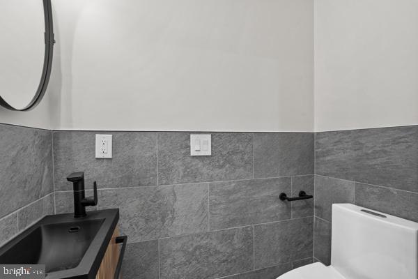 871 N PRESTON STREET Unit: 3