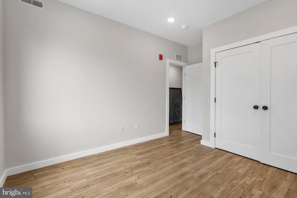 871 N PRESTON STREET Unit: 5