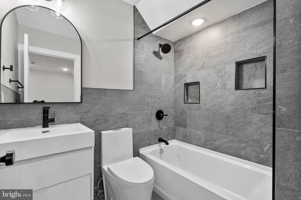 871 N PRESTON STREET Unit: 5