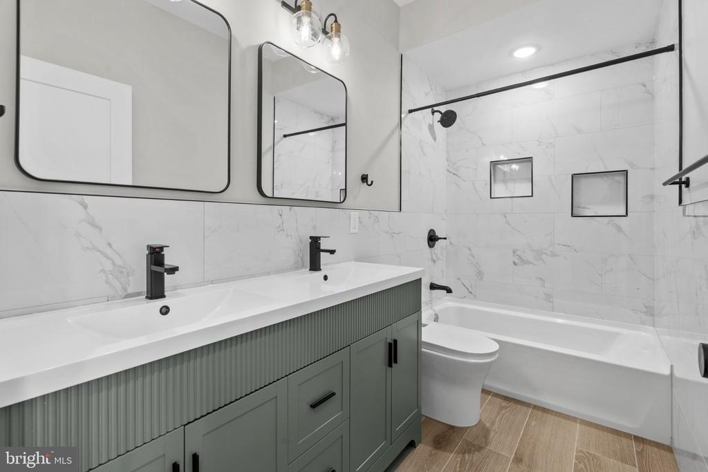 871 N PRESTON STREET Unit: 5