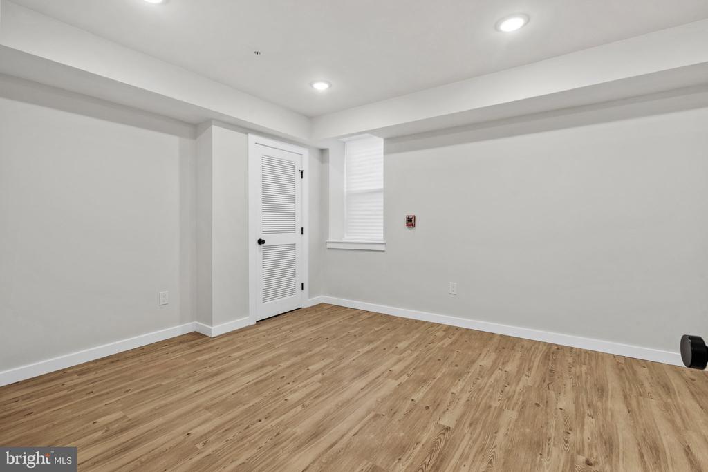 871 N PRESTON STREET Unit: 7