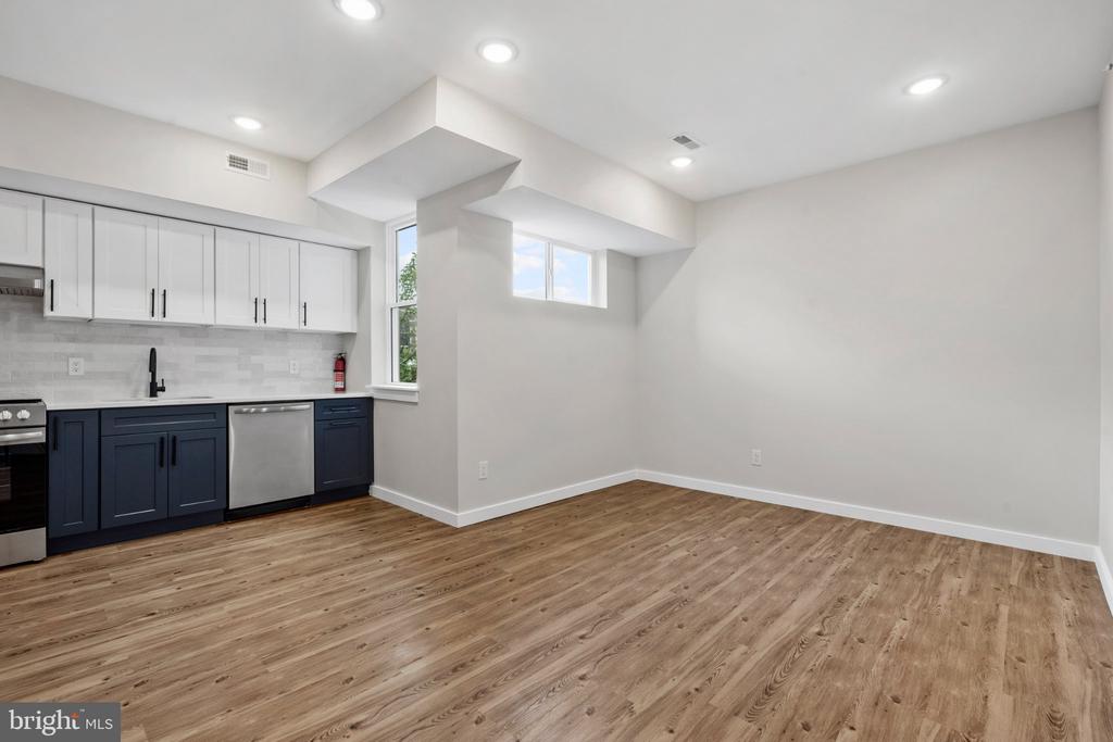 871 N PRESTON STREET Unit: 7