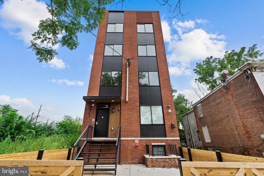 871 N PRESTON STREET Unit: 7