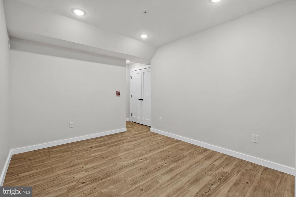 871 N PRESTON STREET Unit: 7