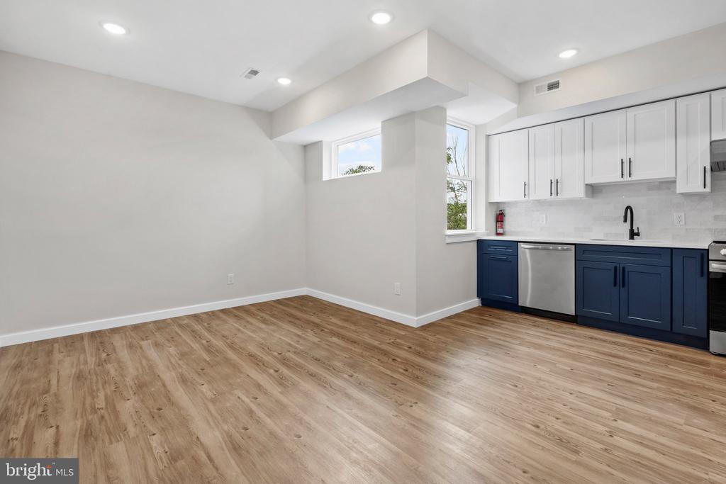 871 N PRESTON STREET Unit: 7