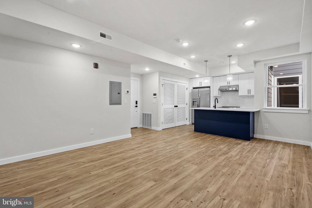 871 N PRESTON STREET Unit: 7