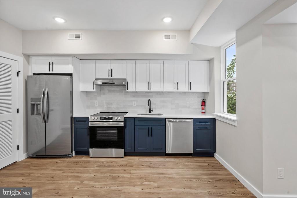871 N PRESTON STREET Unit: 8