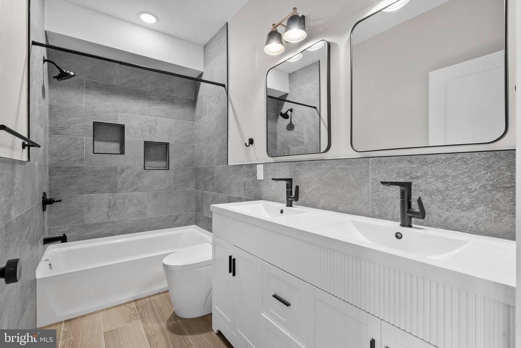 871 N PRESTON STREET Unit: 8