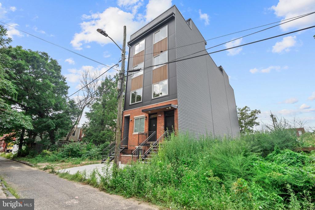 871 N PRESTON STREET Unit: 8