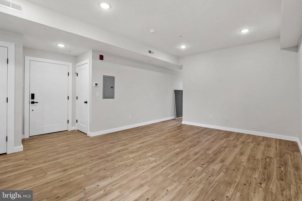 871 N PRESTON STREET Unit: 8