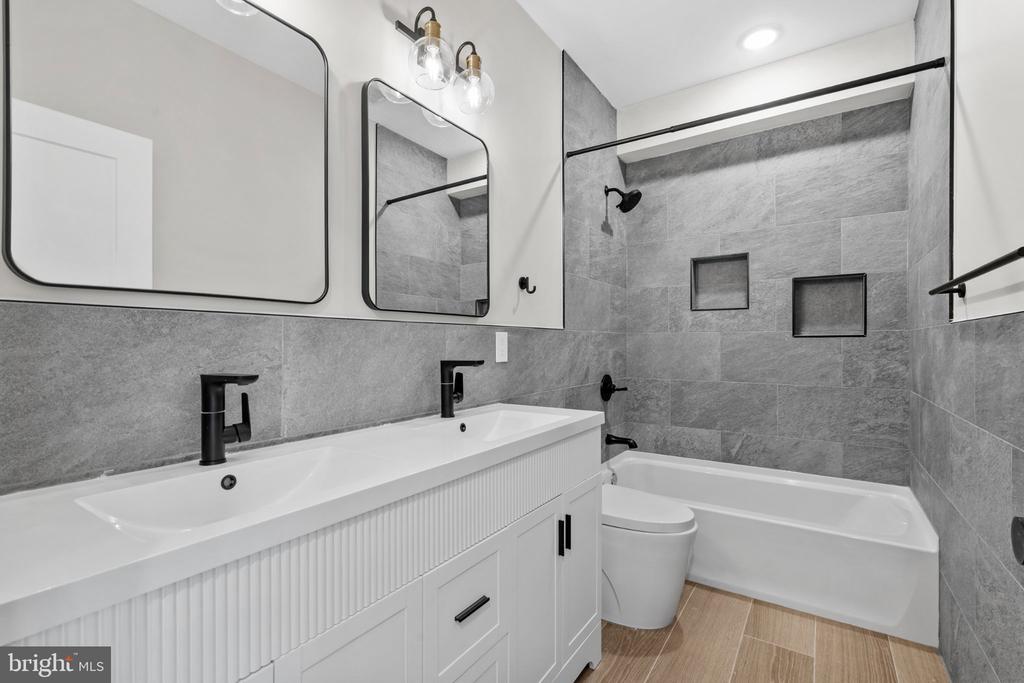 871 N PRESTON STREET Unit: 8