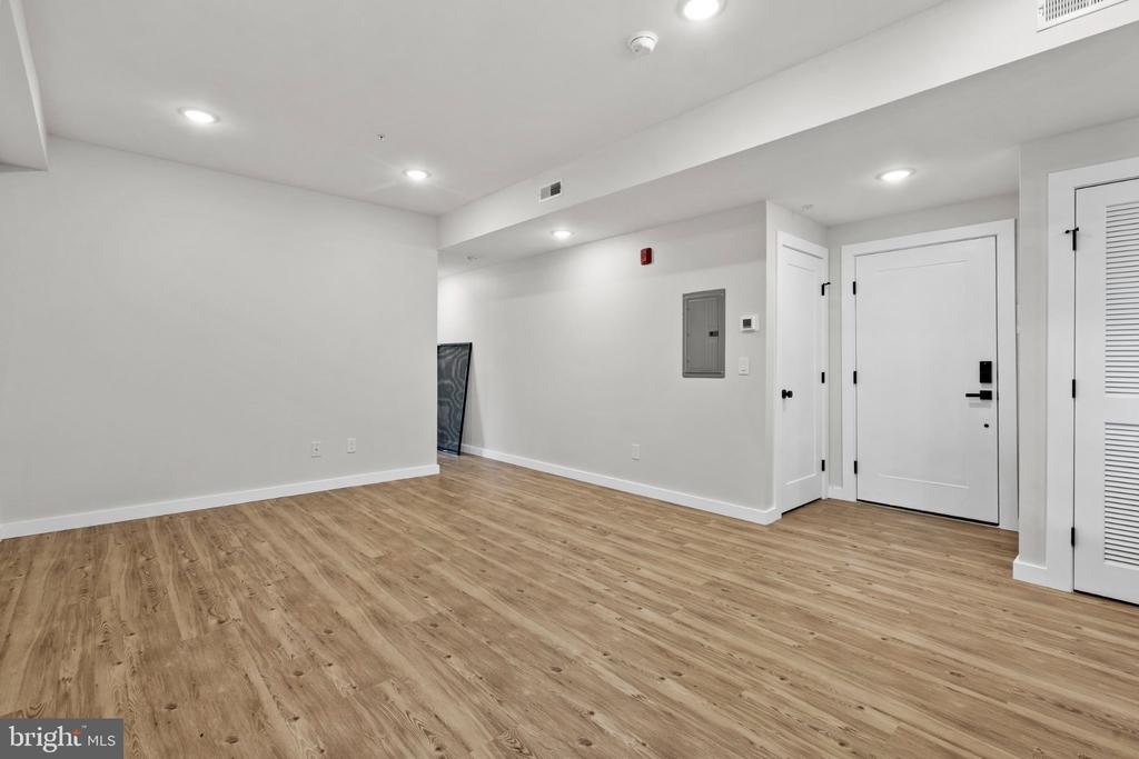871 N PRESTON STREET Unit: 8