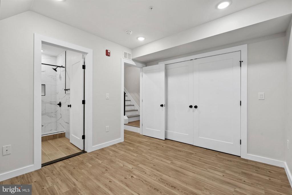 871 N PRESTON STREET Unit: 9