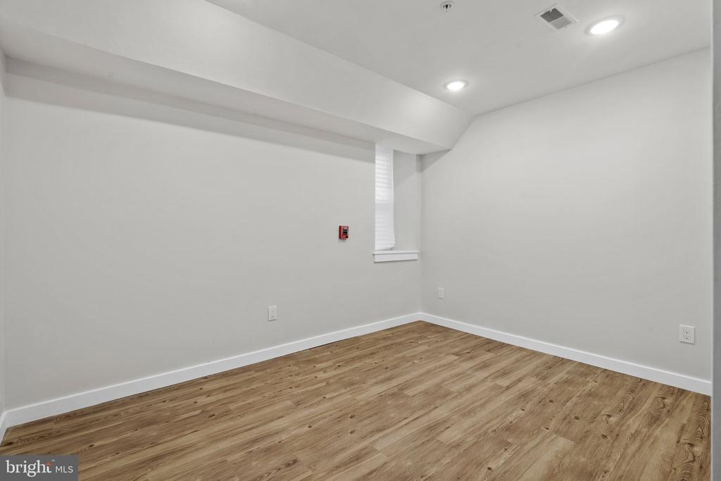 871 N PRESTON STREET Unit: 9