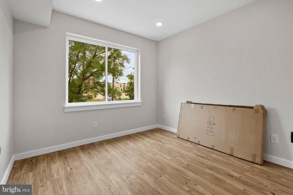 871 N PRESTON STREET Unit: 9