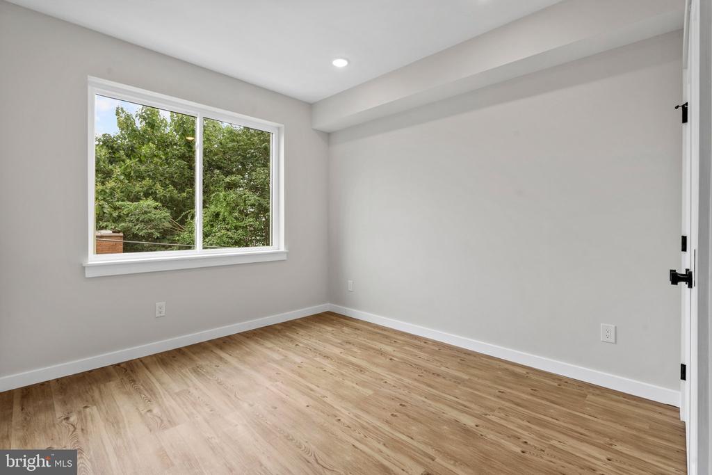 871 N PRESTON STREET Unit: 9