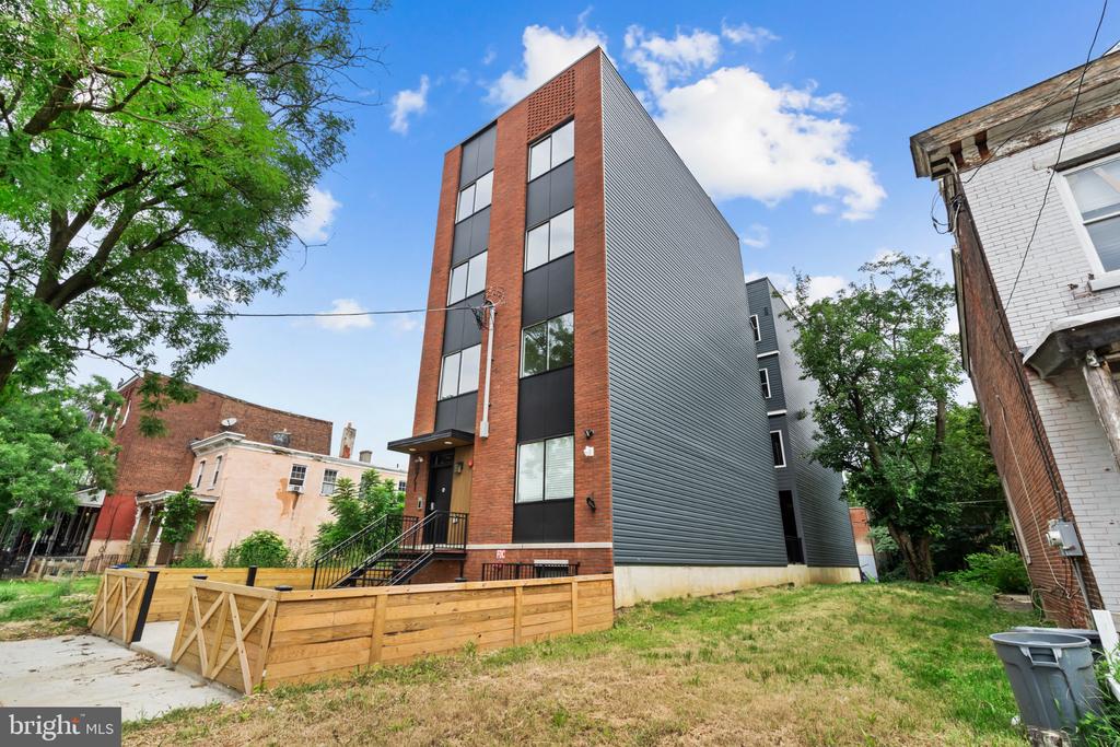 871 N PRESTON STREET Unit: 9