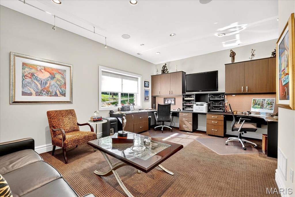 295 Meadowbrook Country Club Est